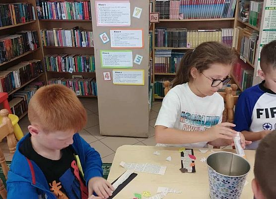 uczniowie podczas zajęć