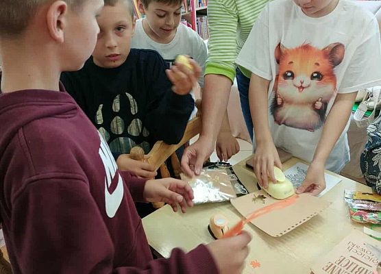 uczniowie podczas zajęć