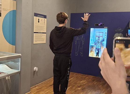 uczniowie podczas warsztatów