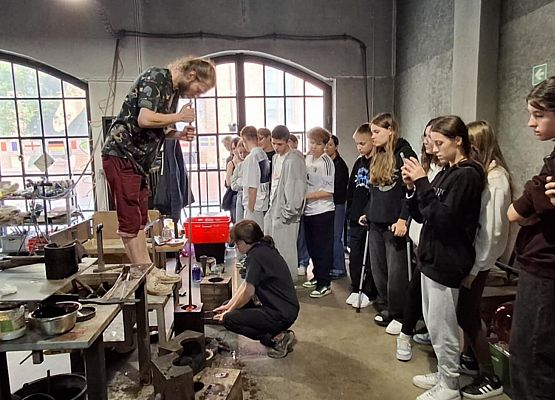 uczniowie podczas warsztatów