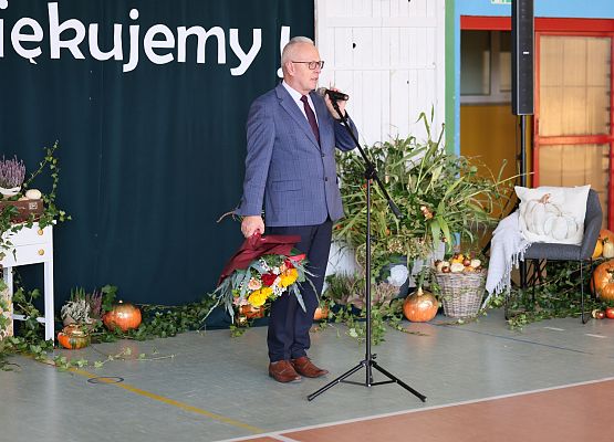 dyrektor składa życzenia