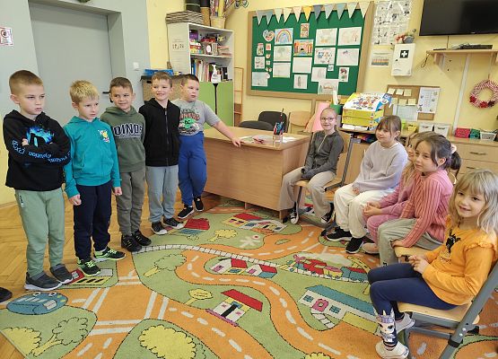 chłopcy składają życzenia