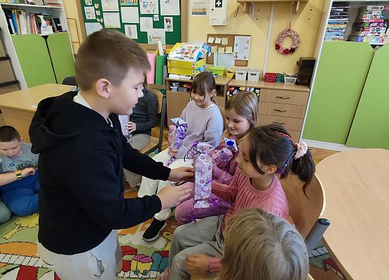 Grafika 4: Dzień Dziewczynek