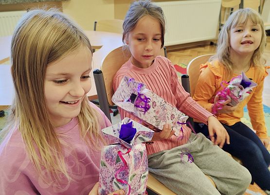 Grafika 7: Dzień Dziewczynek