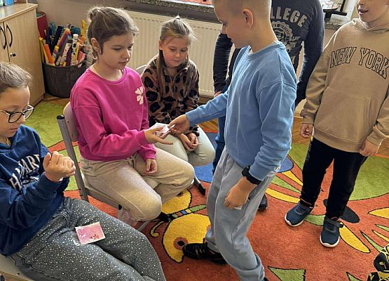 Grafika 9: Dzień Dziewczynek