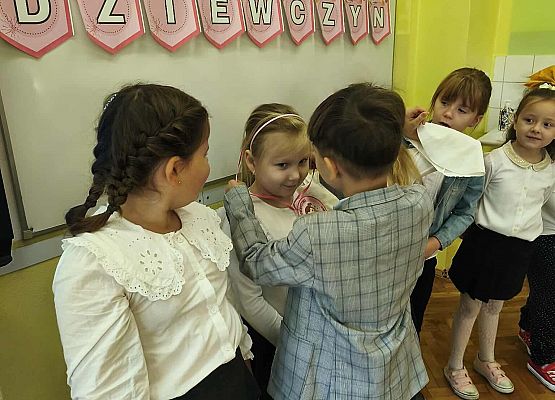 Grafika 11: Dzień Dziewczynek