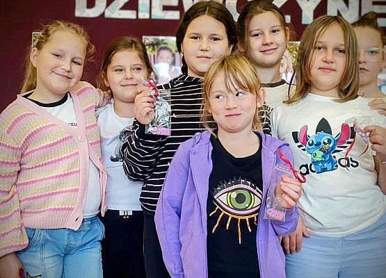 Grafika 20: Dzień Dziewczynek