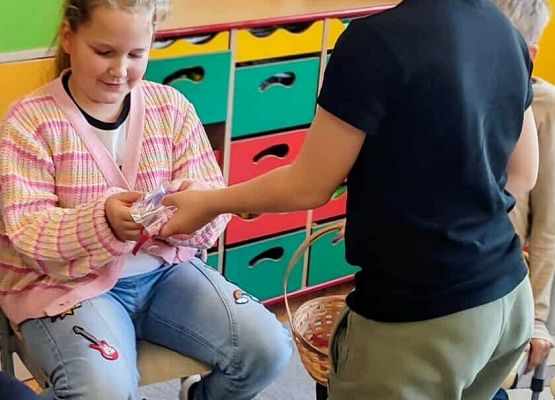 Grafika 19: Dzień Dziewczynek