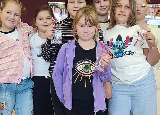 Grafika 18: Dzień Dziewczynek