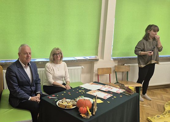 Grafika 9: Jesienny pokaz mody