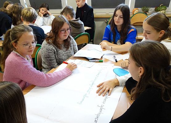 uczestnicy V Forum Samorządów Uczniowskich Szkół Podstawowych Powiatu Lęborskiego