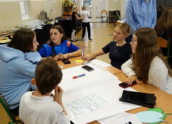 uczestnicy V Forum Samorządów Uczniowskich Szkół Podstawowych Powiatu Lęborskiego