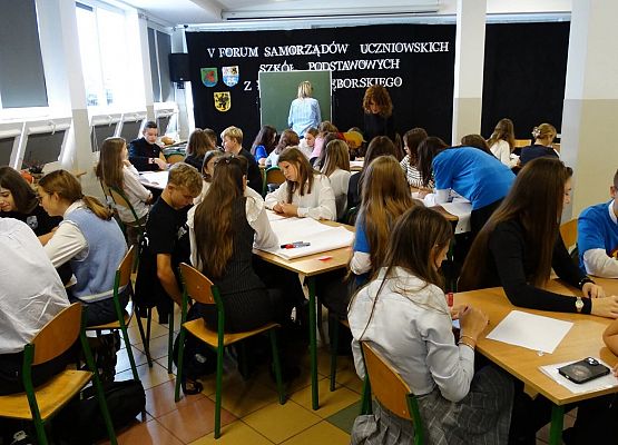 uczestnicy V Forum Samorządów Uczniowskich Szkół Podstawowych Powiatu Lęborskiego