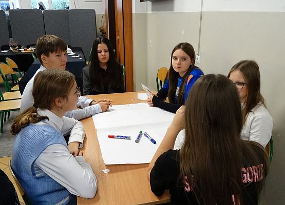 uczestnicy V Forum Samorządów Uczniowskich Szkół Podstawowych Powiatu Lęborskiego