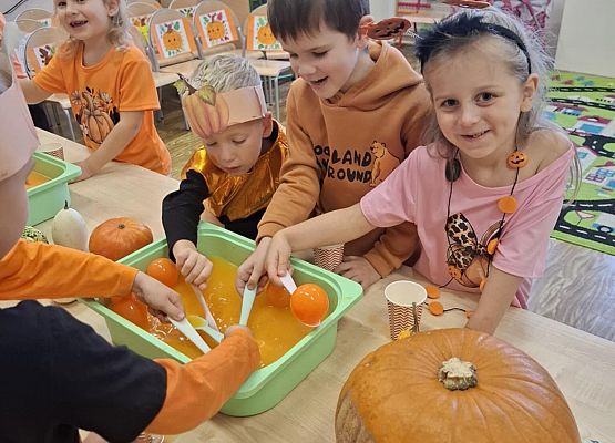 dzieci podczas zajęć