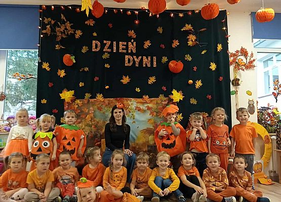 zdjęcie grupowe przedszkolaków