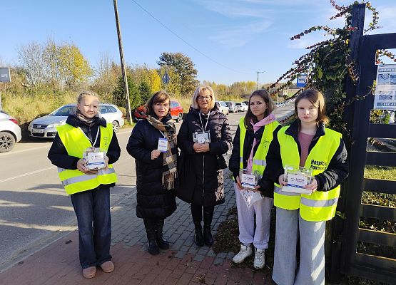 wolontariuszki z opiekunkami