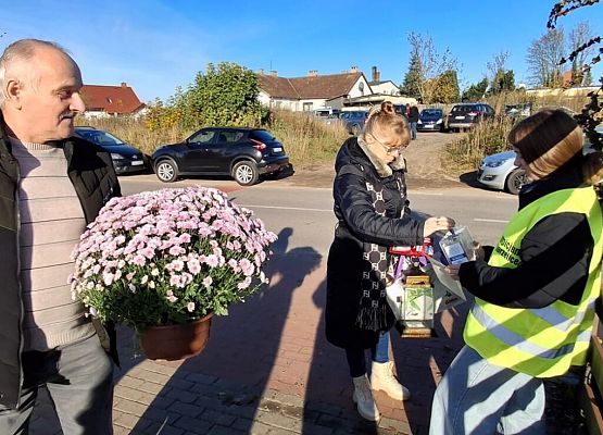wolontariuszka podczas zbiórki
