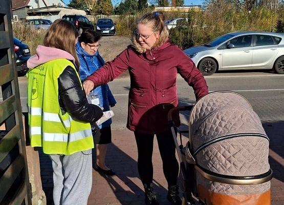wolontariuszka podczas zbiórki