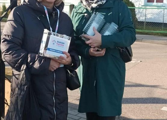 pani wicedyrektor podczas kwesty