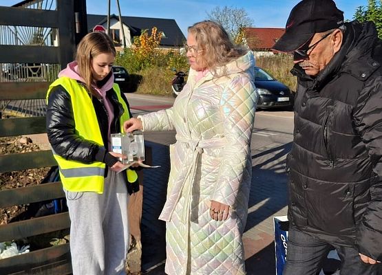 wolontariuszka podczas zbiórki