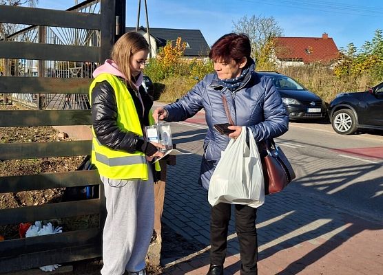 wolontariuszka podczas zbiórki