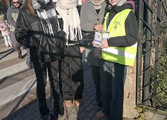 wolontariuszka podczas zbiórki