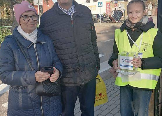 wolontariuszka podczas zbiórki