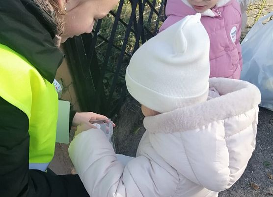 wolontariuszka podczas zbiórki