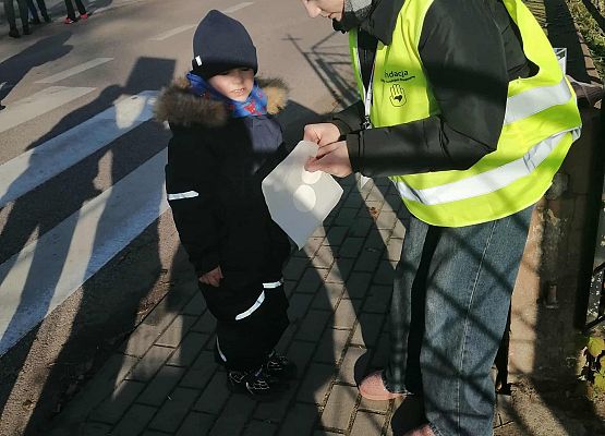 wolontariuszka podczas zbiórki