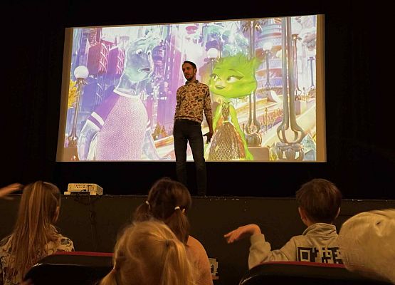 Grafika 30: Lekcja w kinie „Fregata” w Lęborku