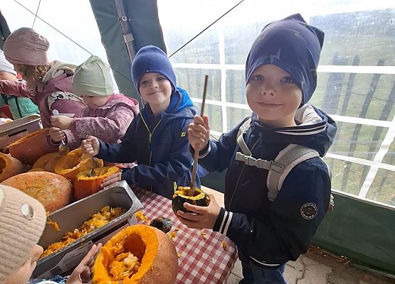 przedszkolaki na wycieczce