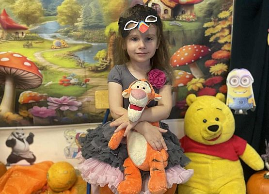 dziewczynka w fotobudce