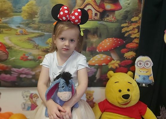 dziewczynka w fotobudce