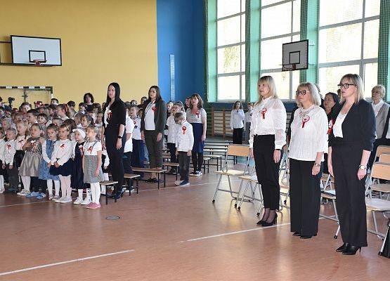 wspólne śpiewanie hymnu