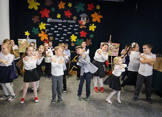 uczniowie występują