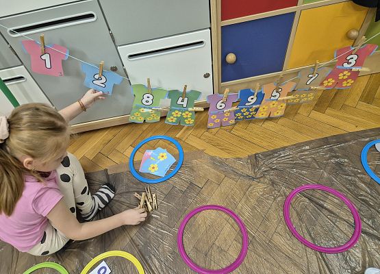 przedszkolaki podczas zajęć