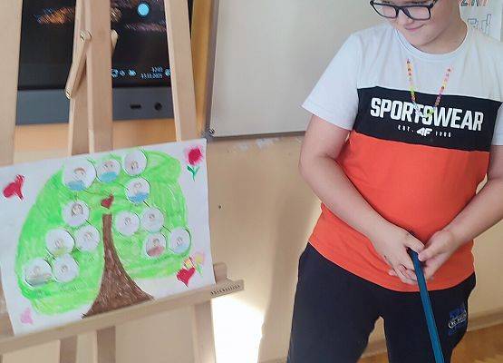 uczeń omawia drzewo genealogiczne