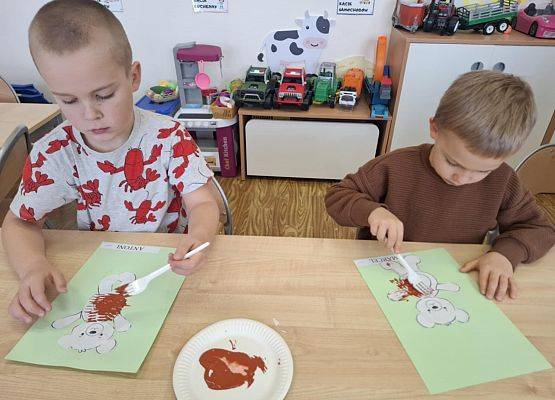 dzieci podczas zajęć