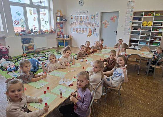 dzieci podczas zajęć