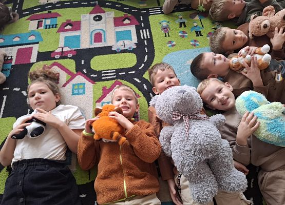 dzieci podczas zajęć