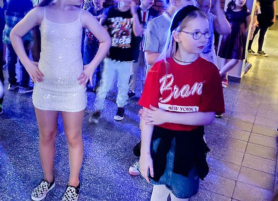 dzieci podczas zabawy