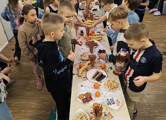 dzieci podczas zabawy