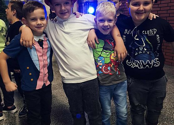 dzieci podczas zabawy