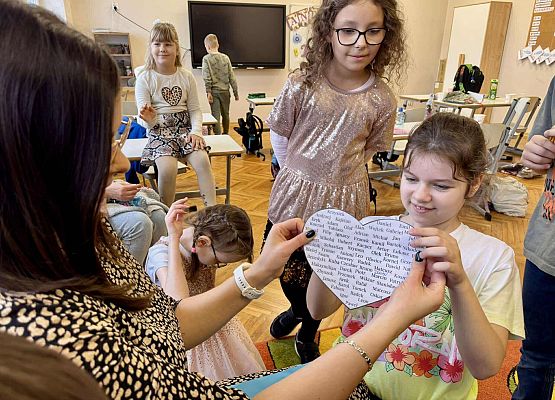 dzieci podczas zabawy