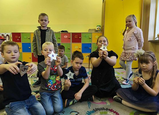 dzieci podczas zabawy