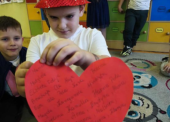 dzieci podczas zabawy