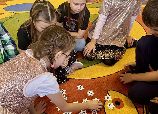 dzieci podczas zabawy