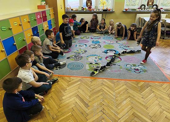 dzieci podczas zabawy