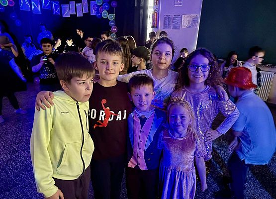 dzieci podczas zabawy